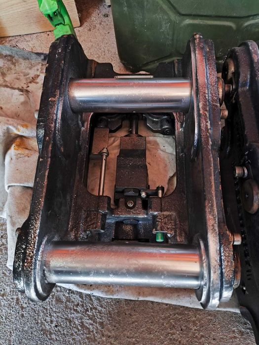 Engate hidráulico para giratória