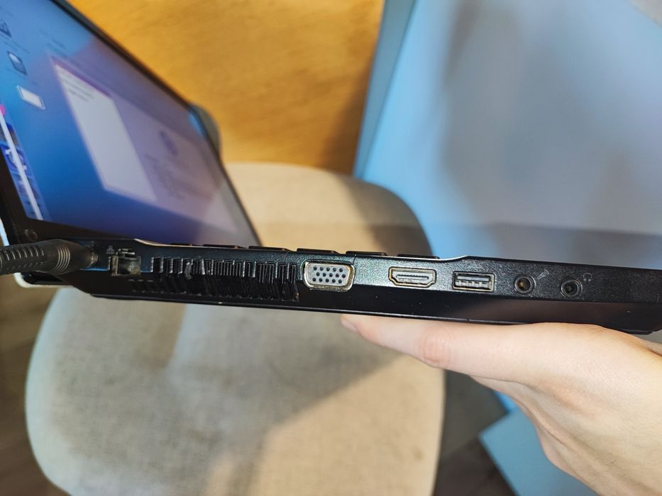 Ноутбук Samsung 305V5