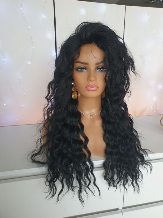 Długa peruka fale loki czarna