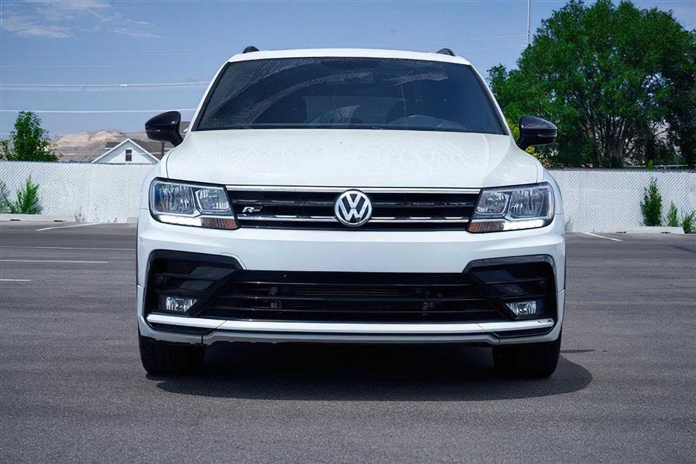 Volkswagen Tiguan      2021