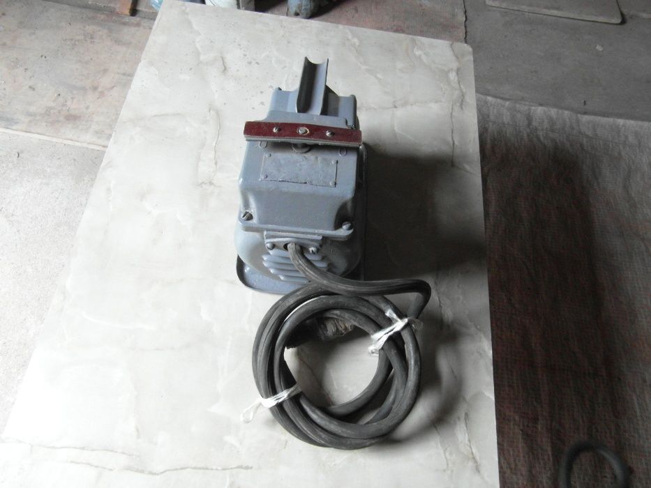 Вибратор И-117