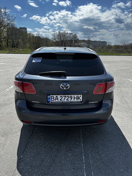 Toyota Avensis 1.8 бензин