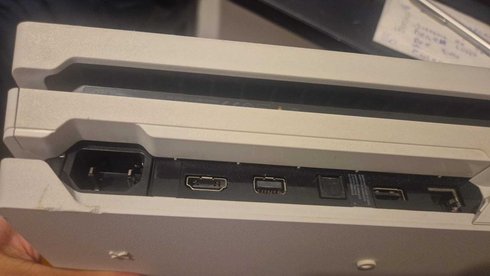PlayStation 4 Pro Ps4 Pro 1TB + 1 Comando