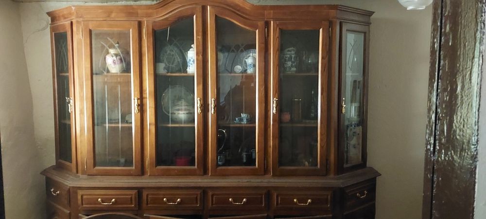 Movel e mesa de madeira