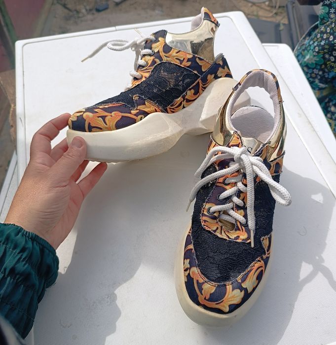 VERSACE Жіночі кросовки 39 кросівки босоніжки сетка