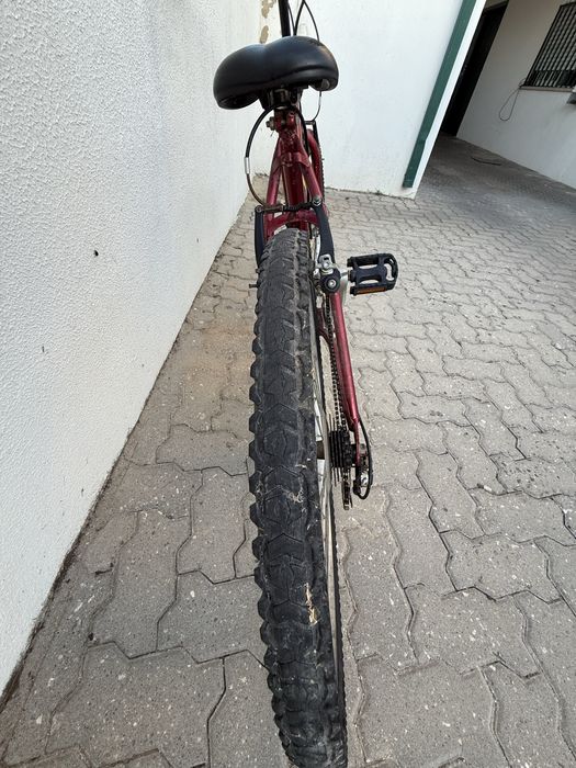 Vendo bicleta de senhora usada em bom estado.