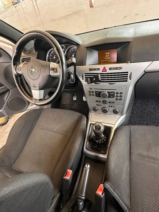 Opel Astra GTC 1.6 105cv