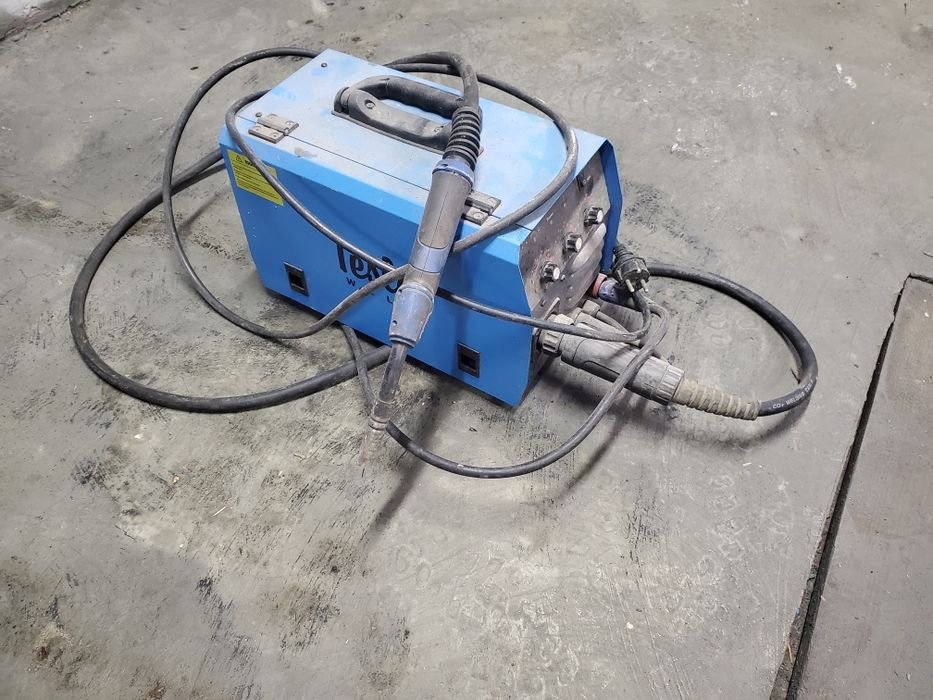 Це зварювальний напівавтомат Tesla Weld. Підтримує режими зварювання M
