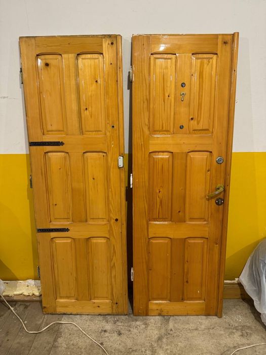 Деревяні двері в хорошу стані