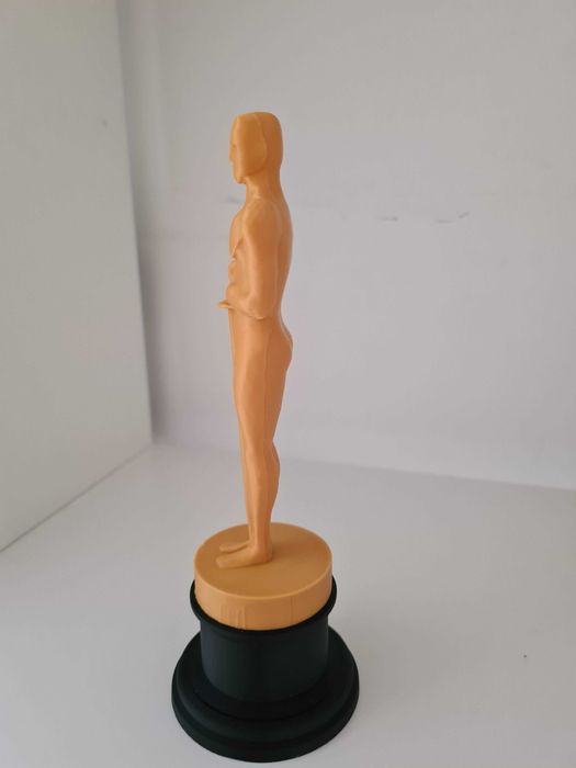 Oferece um OSCAR a quem mereçe.