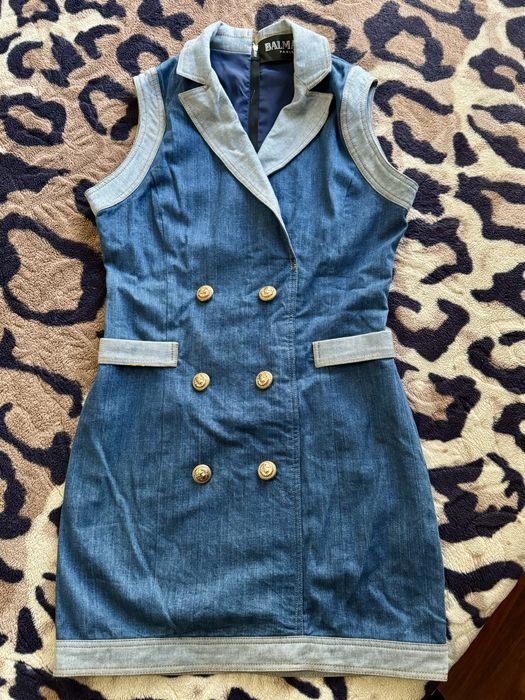 Джинсовое платье сарафан Balmain.