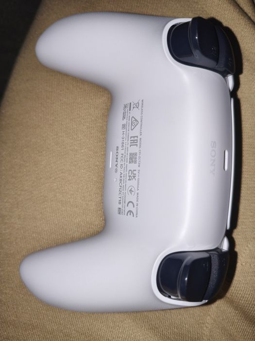 Pad do konsoli PlayStation 5 " jak nowy "