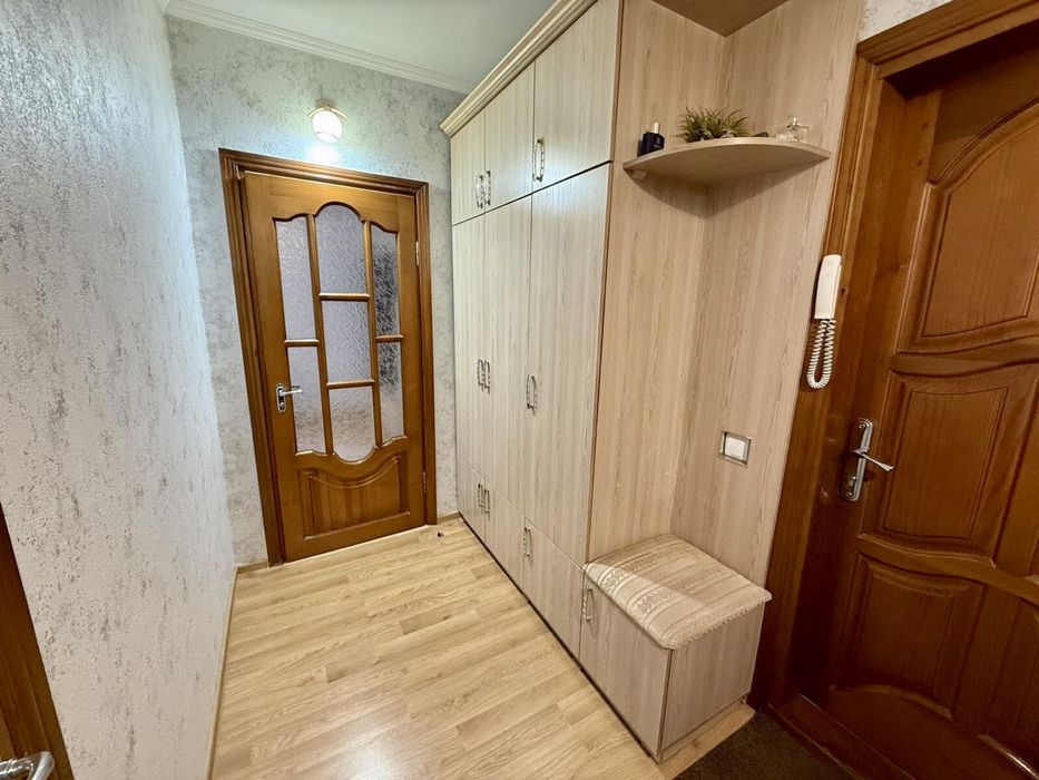 Продається 2 кімнтна квартира з ремонтом вул.Безручка