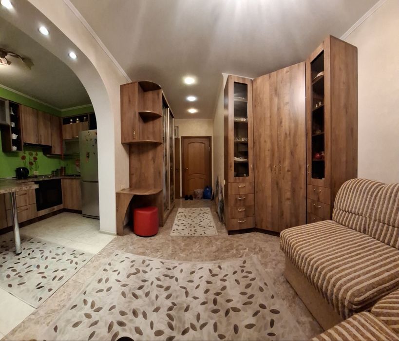 Простора однокімнатна квартира біля моря з ремонтом