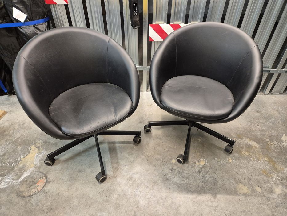 2 szt Ikea Skruvsta czarna skóra fotel obrotowy krzeslo