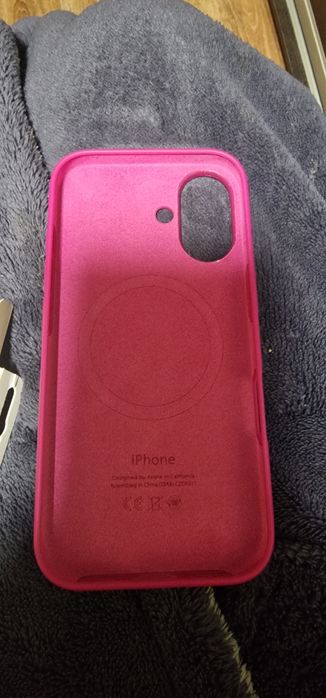 Продам чехол для Iphone 16