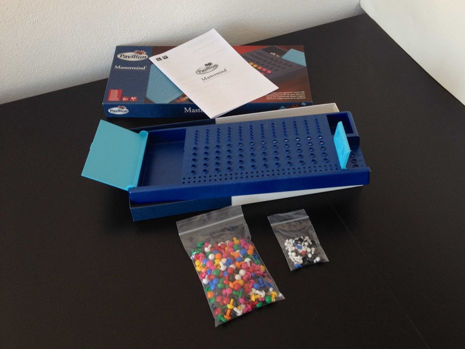 Jogos de Tabuleiro Trivial Pursuit Júnior e Pavilion Mastermind