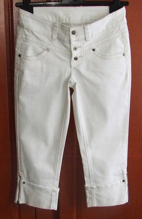 Spodnie jeansy białe bermudy capri mankiety z zamkami 36 Melrose