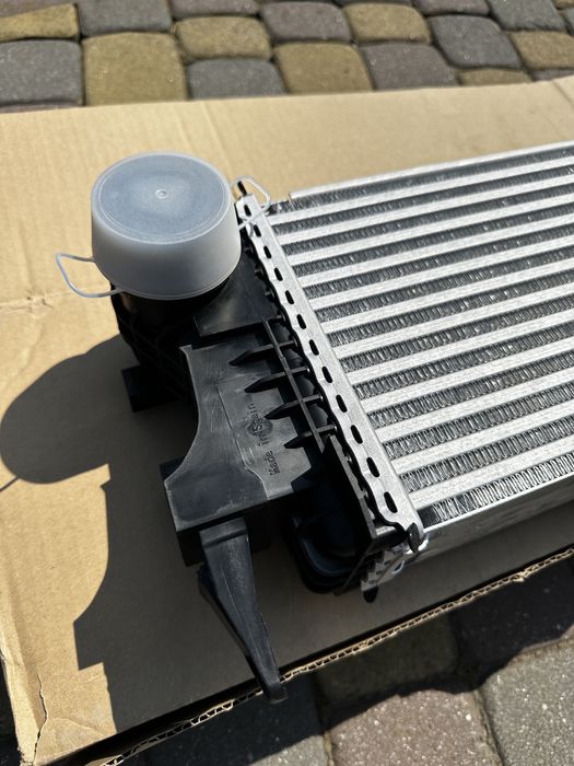 Радіатор радиатор інтеркулер спрінтер W910 2.0 OM654 Sprinter