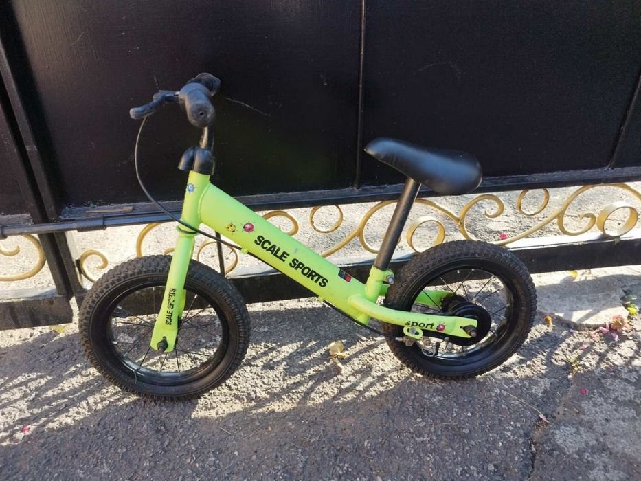 Дитячий велобіг. В гарному стані. Сталева рама, гальма працюють