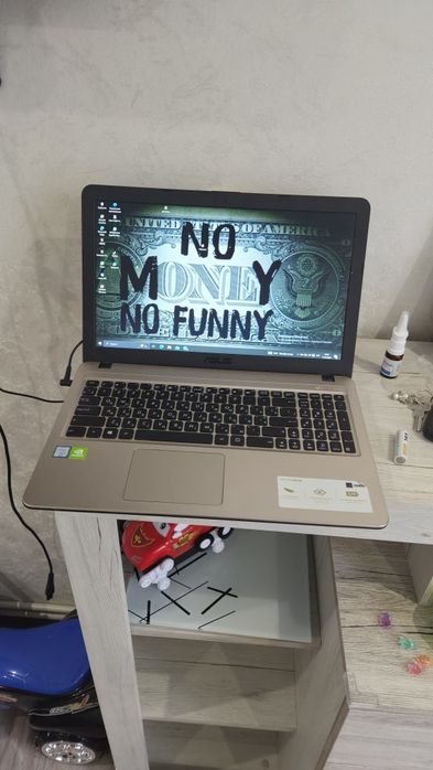 Asus vivobook i3 6100u 8gb ddr4 110mx 2gb