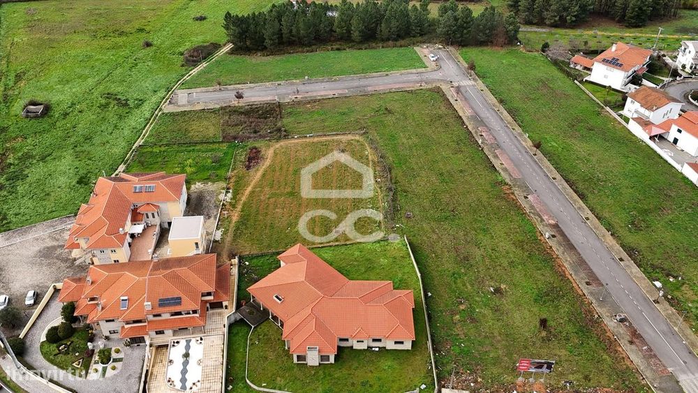 Lote de terreno destinado à construção de moradia, situado em uma loca