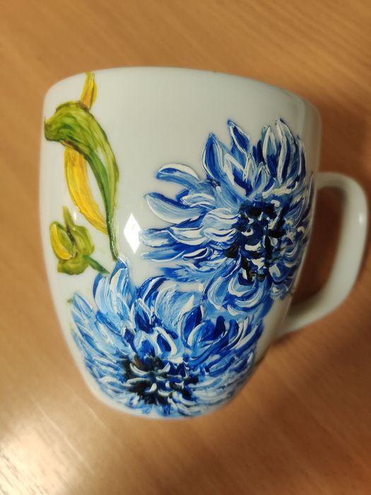 Kubek który ktoś pomalował.