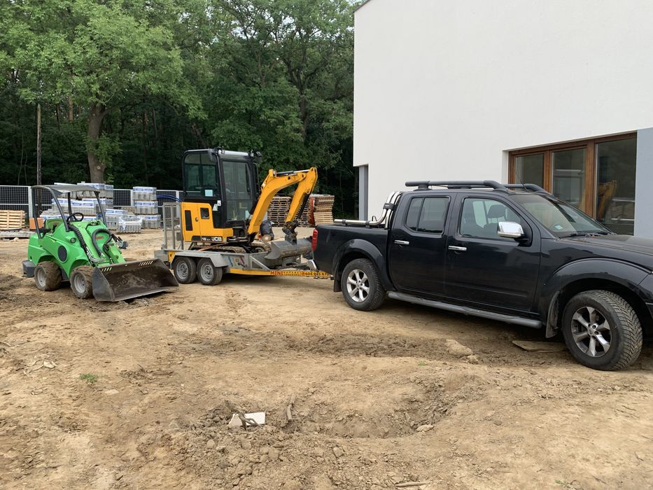 Roboty ziemne usługi minikoparka miniładowarka AVANT JCB bobcat