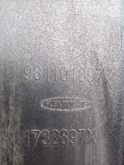 Canto parachoques Peugeot 3008 direito