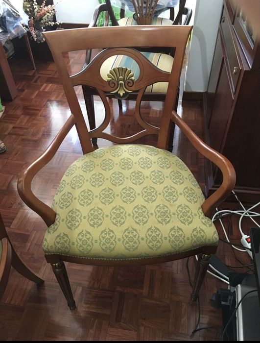 Mesa e 6 cadeiras e 2 cadeirões