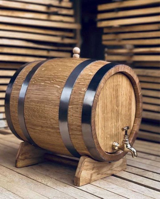 Бочка дубовая для зберігання алкоголю діжка для вина самогону коняку