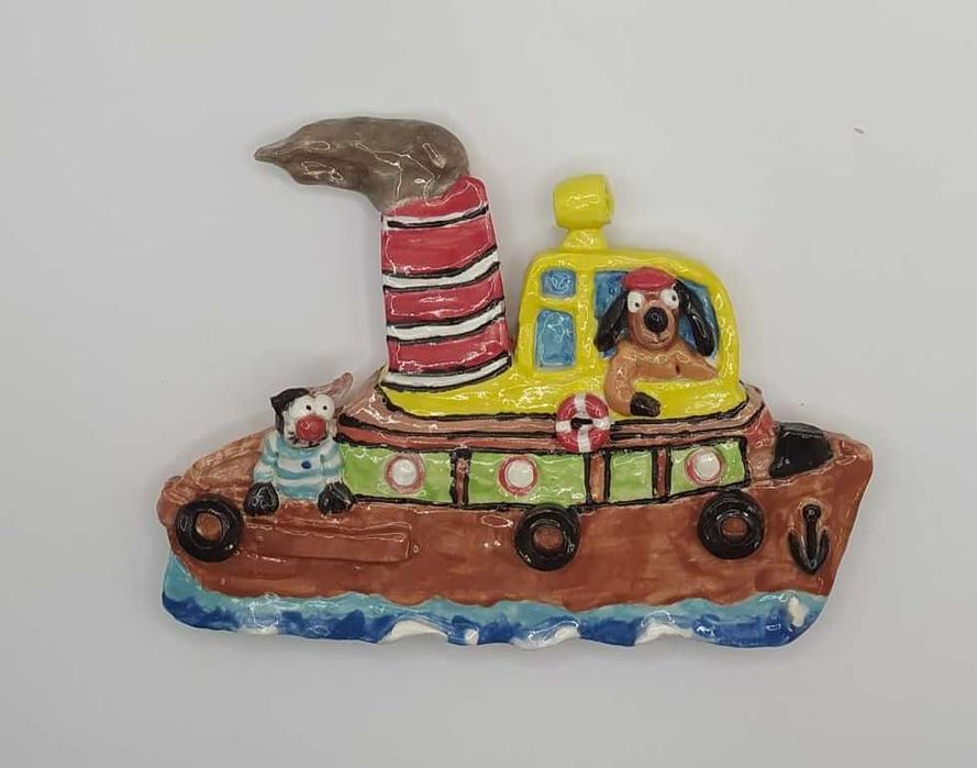 Escultura de cerâmica feita à mão: amigos no barquinho