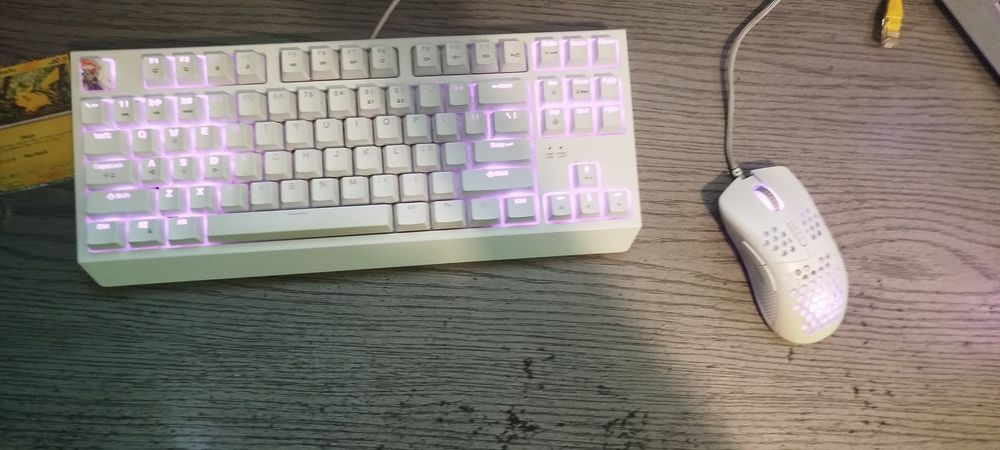 komputer+monitor+mikrofon+klawiatura+mysz