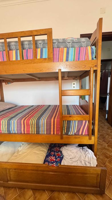 Beliche para criança ou adulto em boa madeira maciça, muito bom estado