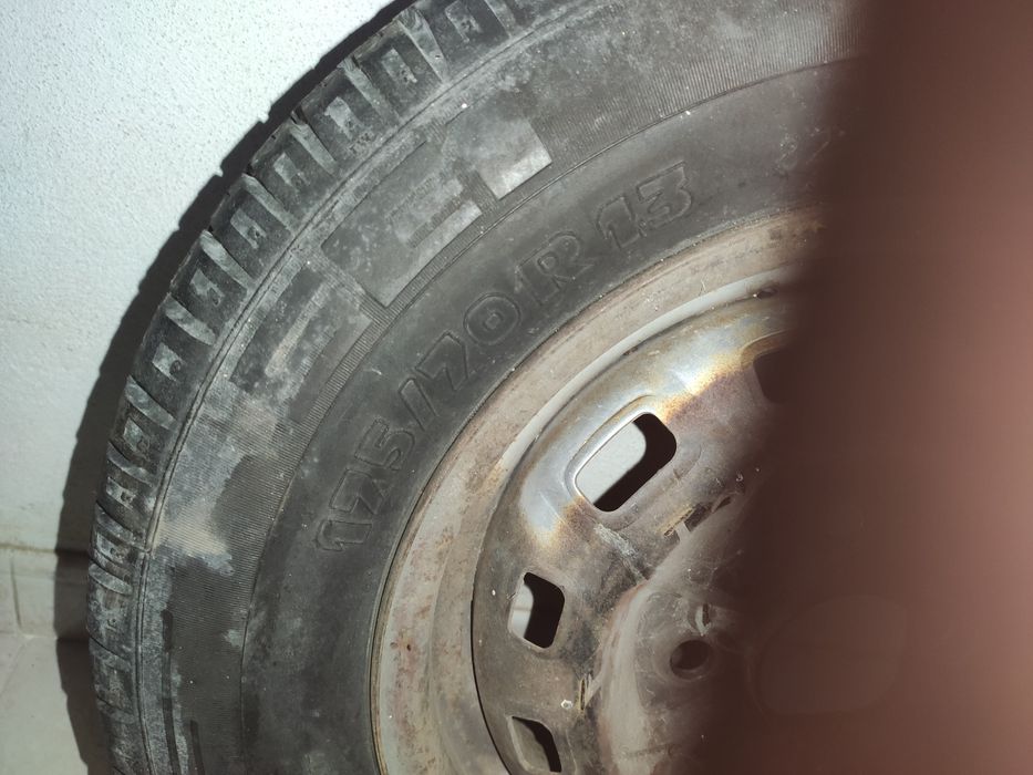 Pneu R13 suplente com jante ferro