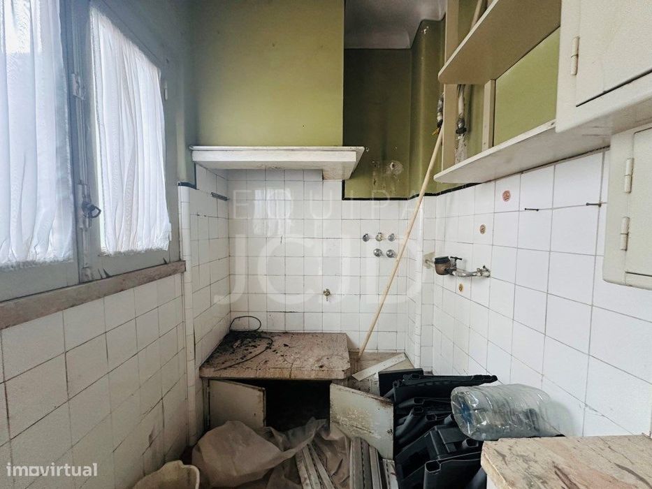 Apartamento T0+1 com Grande Terraço e Sótão - Avenidas Novas, Lisboa