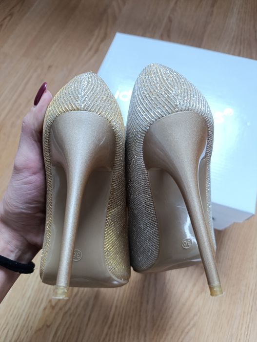 Złote szpilki rozmiar 36