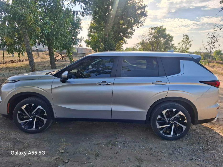 Продам машину Mitsubishi Outlander 2023 — SE,