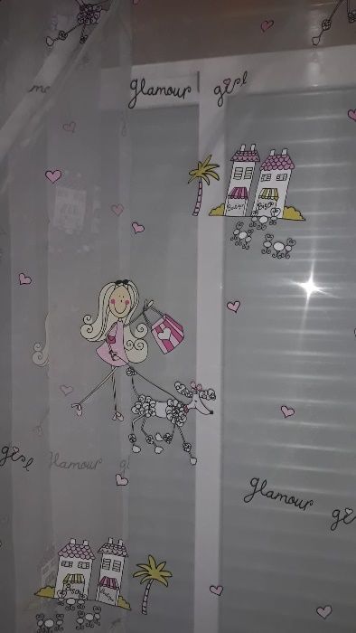 Cortinado e colcha forrada para quarto de Menina