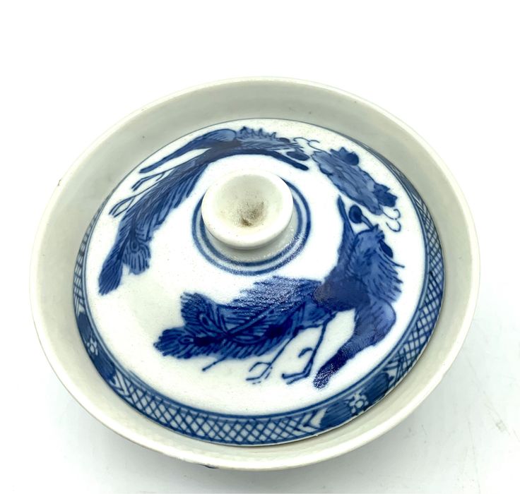 Tigela de porcelana chinesa com tampa  com dragão seculo 19