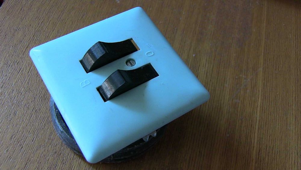 Выключатель СССР двухклавишный. рабочий (не китай!)