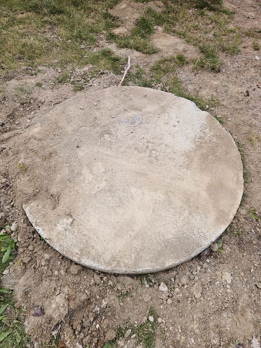 Właz, wieko, dekiel studni szamba żeliwny