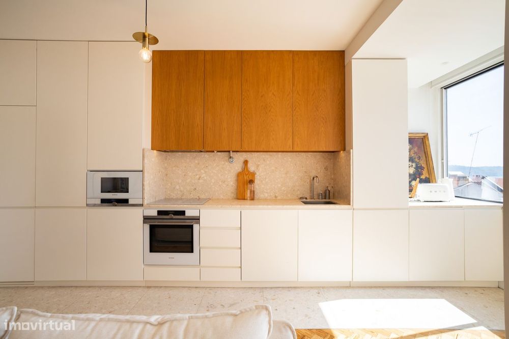 T2 Remodelado por Arquiteto na Ajuda, Mobilado, com Vista Rio e Varand