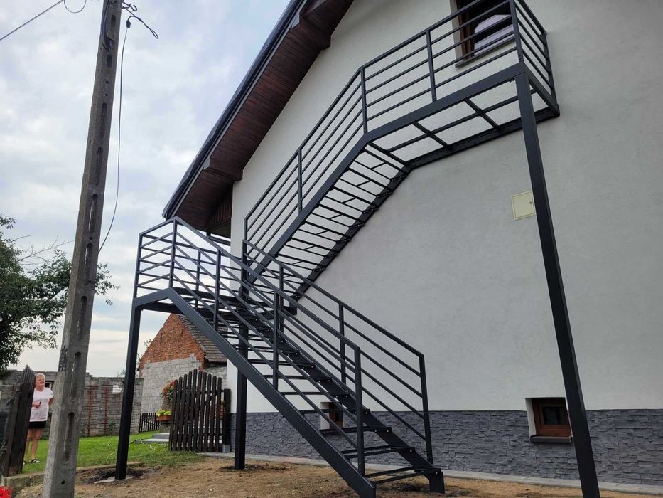 Schody metalowe zewnętrzne