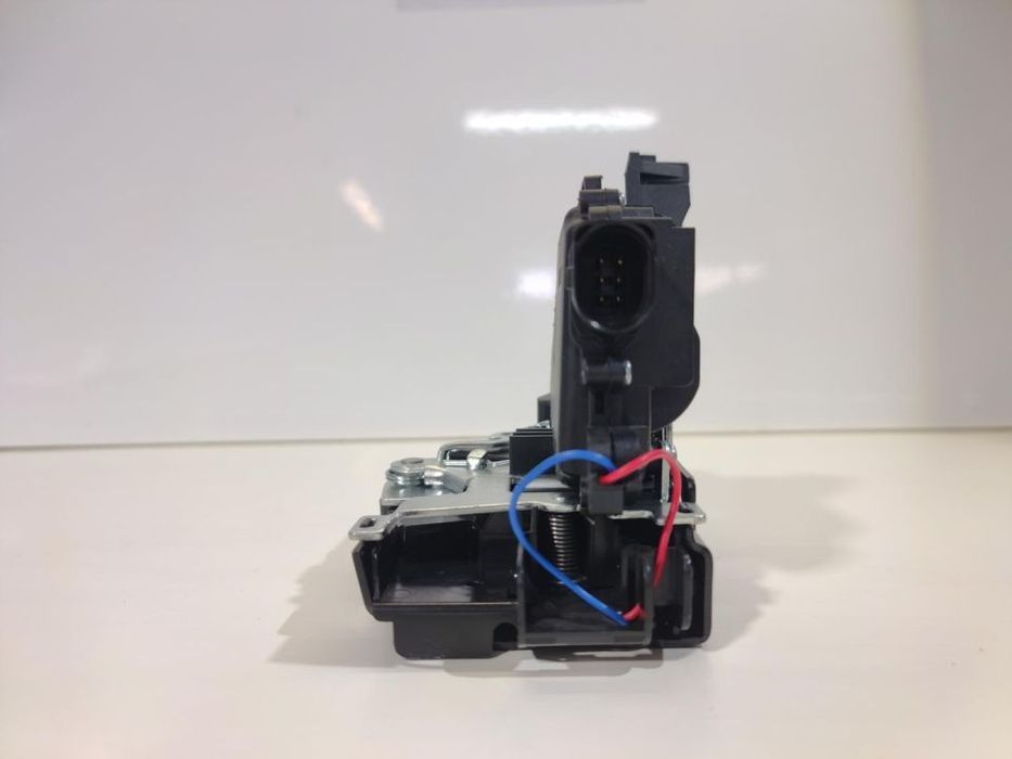 Fechadura Nova VW Porta Traseira Dta Passat B5 Bora Golf 4 IV