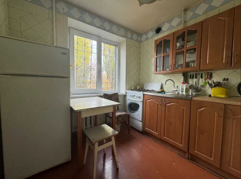 Продам 2к. квартиру вул. Криворізька, 70