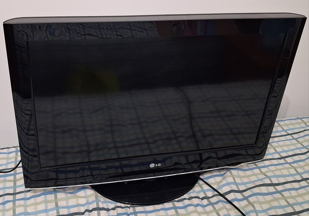 LCD  LG 32 polegadas ( Avaria só liga as vezes)