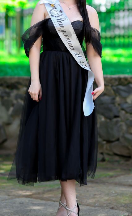Випускне плаття чорного кольору