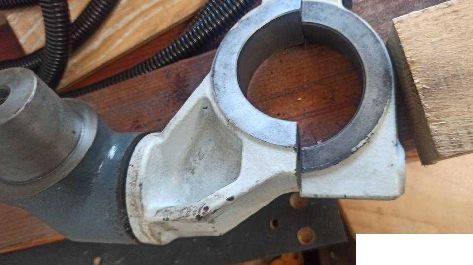 uchwyt do mechanizmu posuwu skrętny odlew nowy