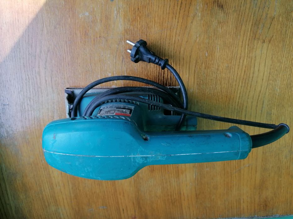 Шлифмашинка макита Makita corporation japan ВО3700   180W